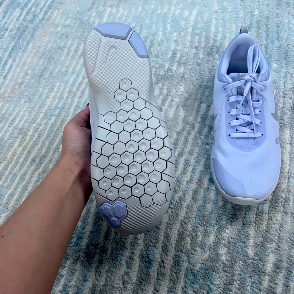 BRAND NEW WOMENS NIKE FLEX EXPERIENCE 8!!